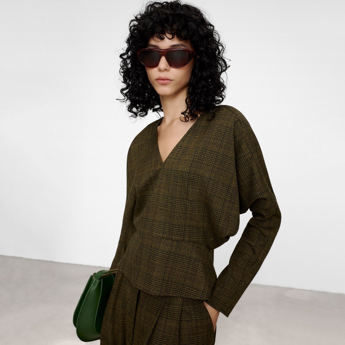 Sommet à damier en péplum vert à carreaux, ADOLFO DOMINGUEZ
