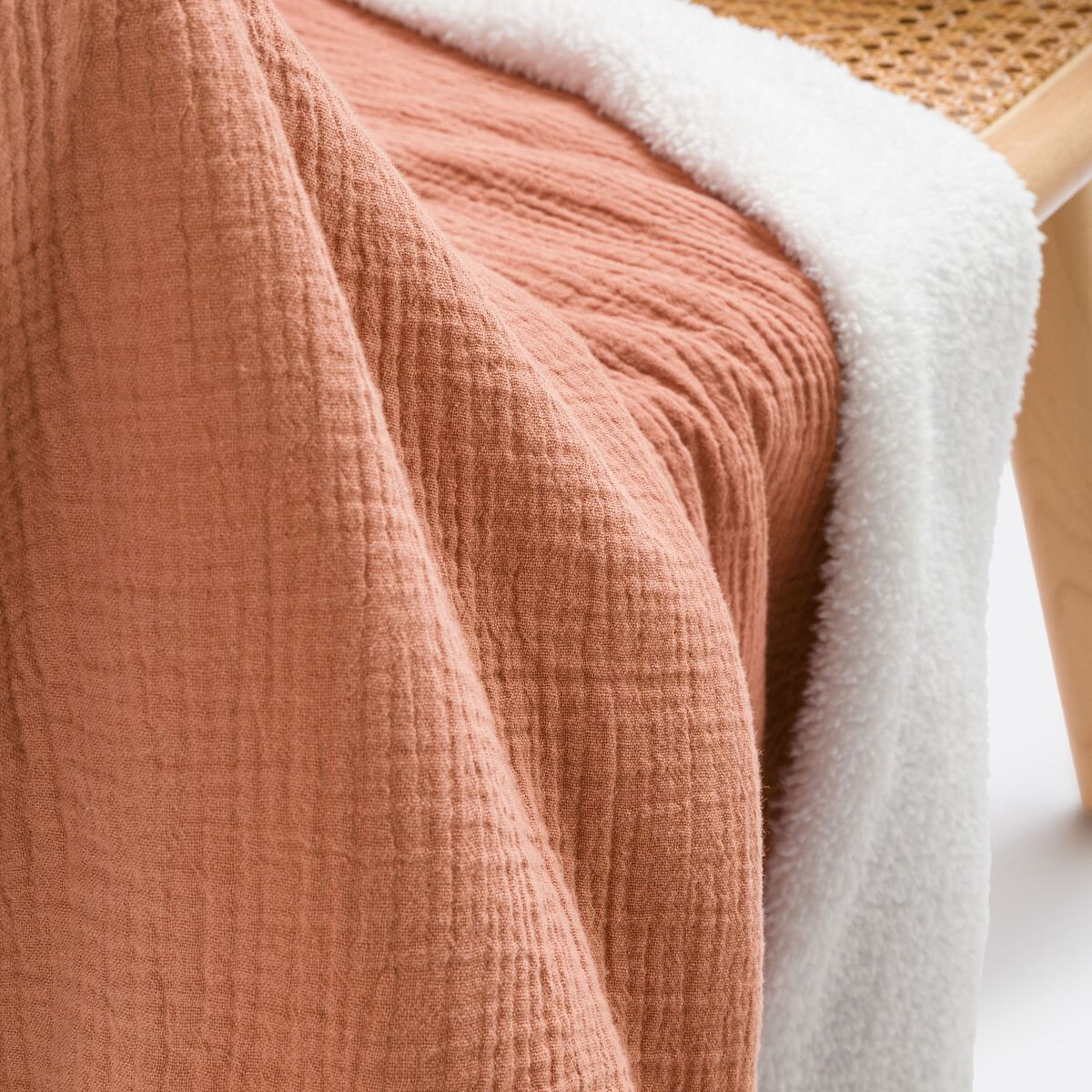 Plaid gaze de coton et sherpa, Kumla café au lait, LA REDOUTE INTERIEURS