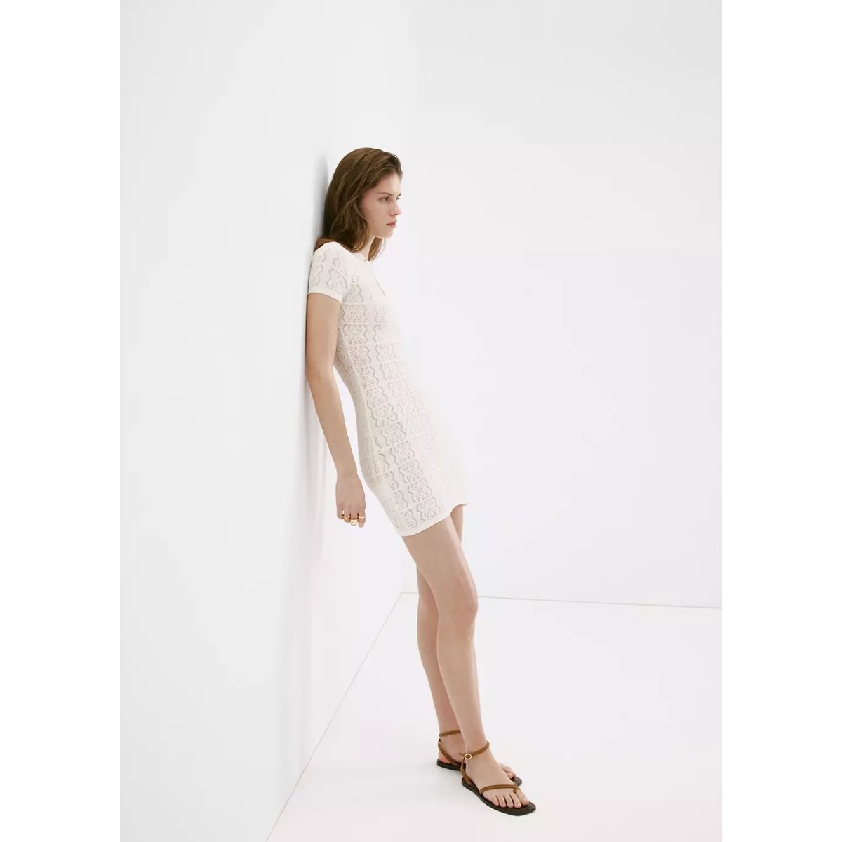 Robe en crochet à encolure cut-out écru, MANGO