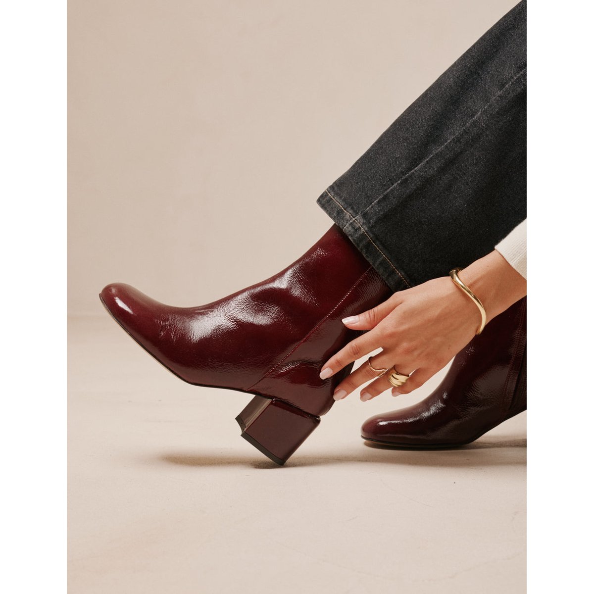 Bottines à talons TASMIN cuir plissé verni bordeaux, ODAJE