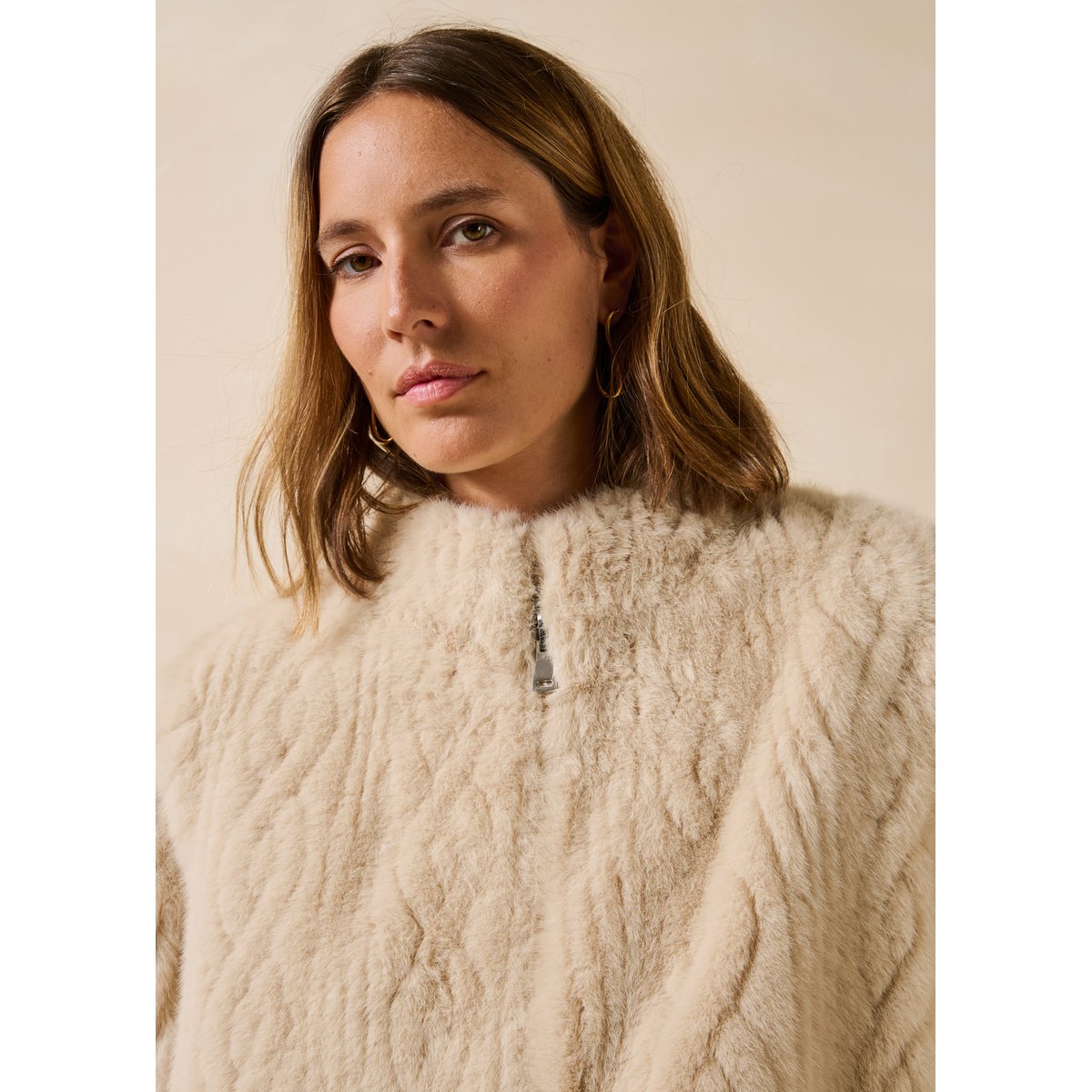 Manteau mi-long col rond en imitation fourrure ecru, LA FEE MARABOUTEE
