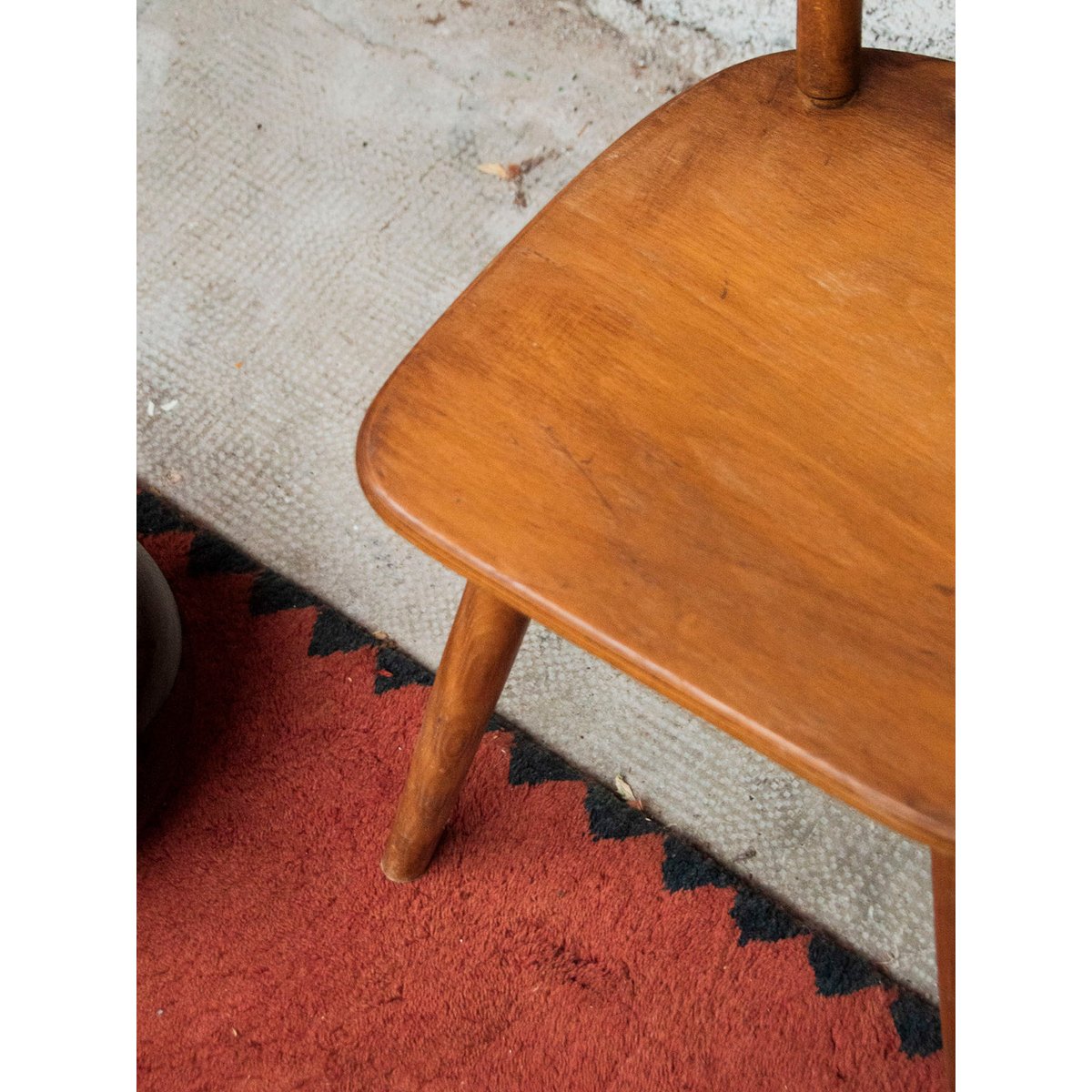 Paire de chaises en bois Alma N°729 - Bon état bois, DEBONGOUT