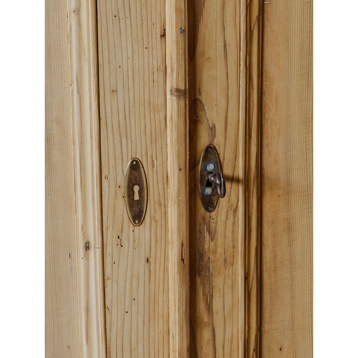 Armoire en bois Blandine N°439 - Bon état bois clair, DEBONGOUT