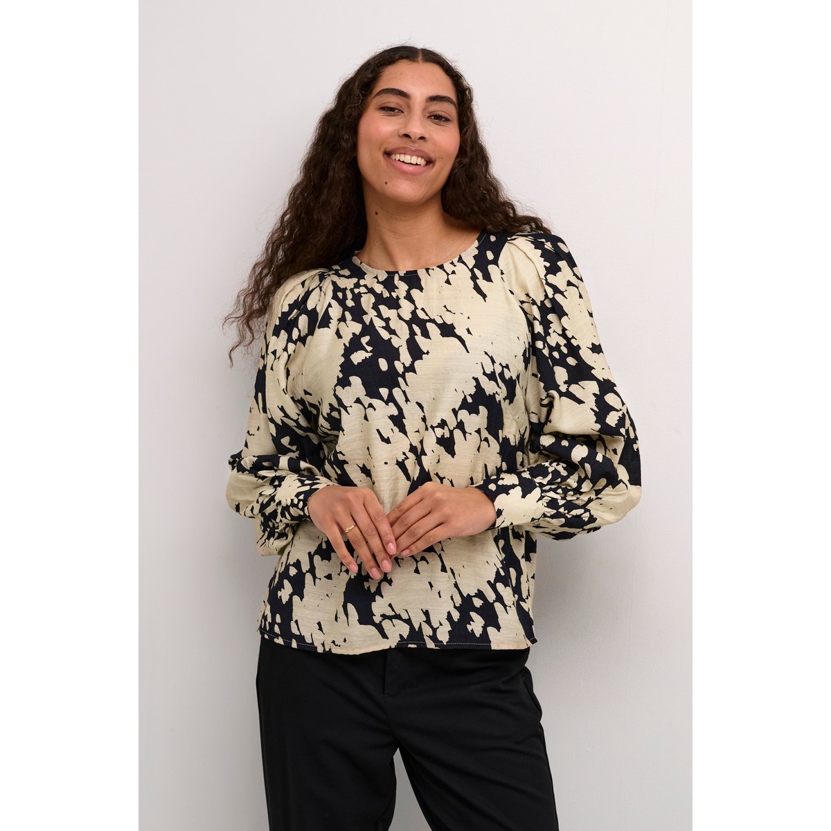 Blouse with long sleeve noir/beige graphique black/sand graphic cloud, KAFFE