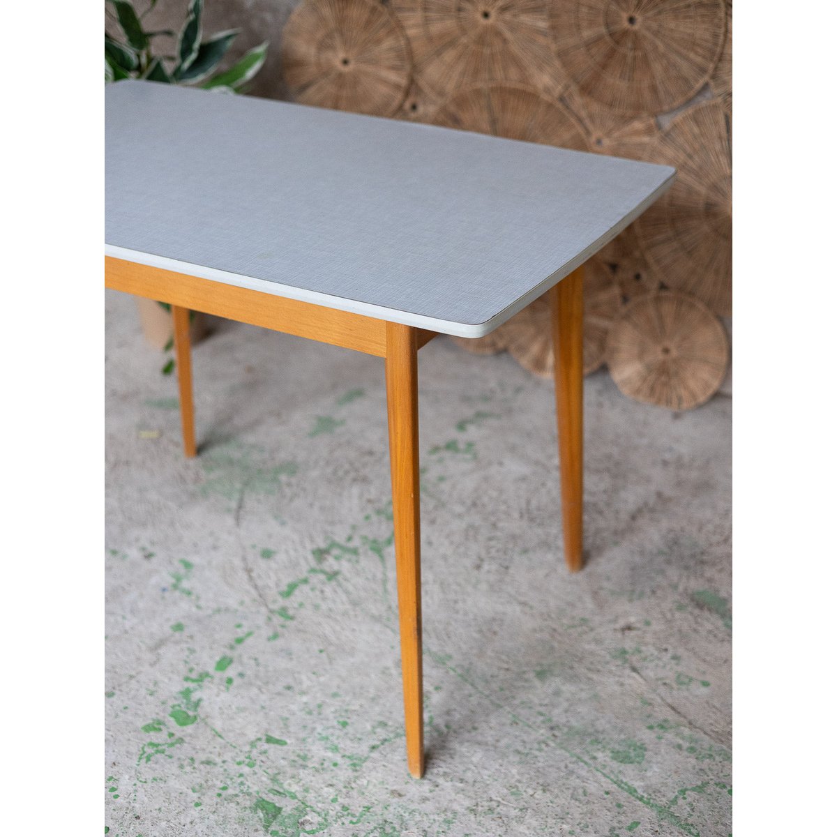 Table à manger scandinave Karla N°1289 - Bon état bois clair, DEBONGOUT