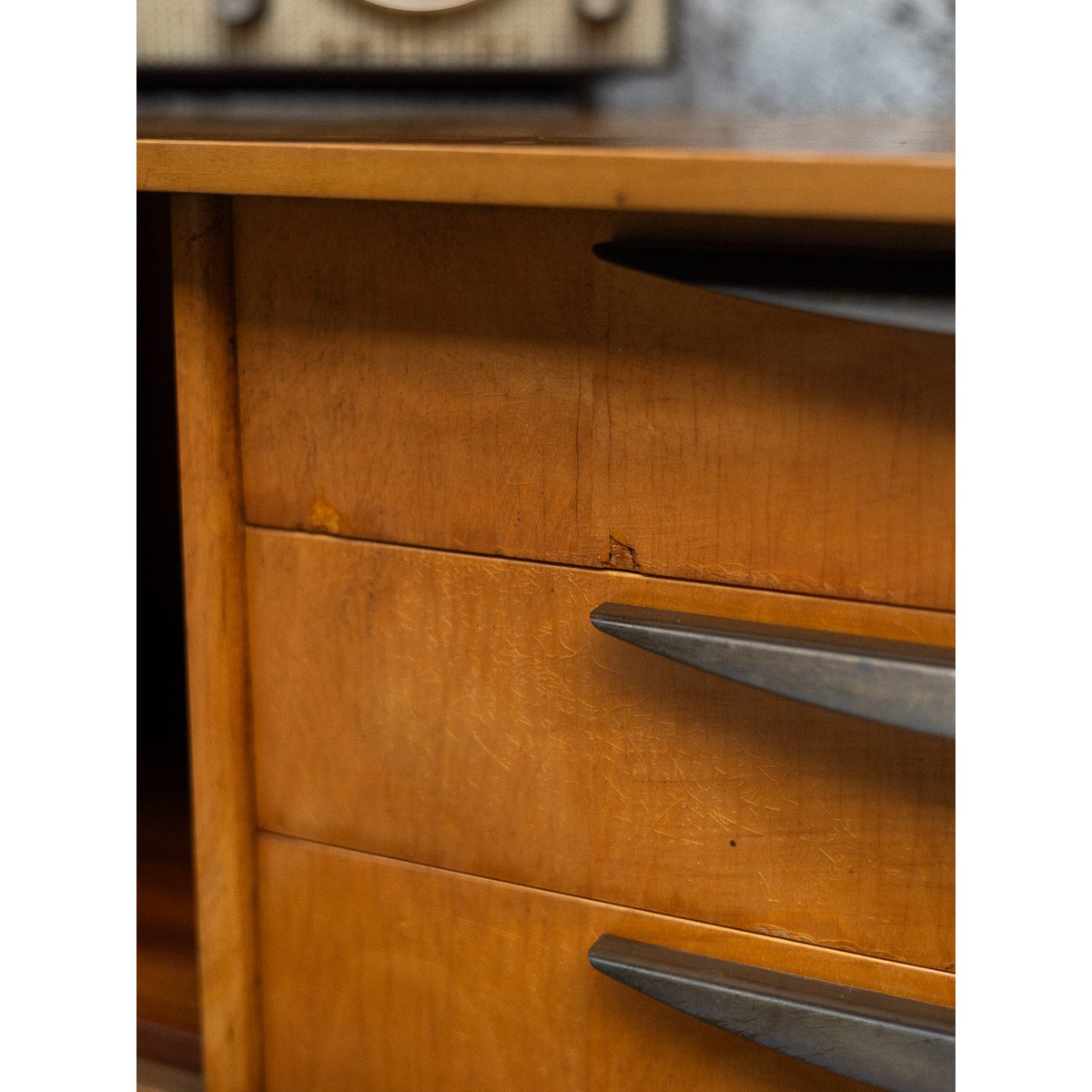 Enfilade bois clair laqué Margaret N°490 - Bon état bois clair, DEBONGOUT
