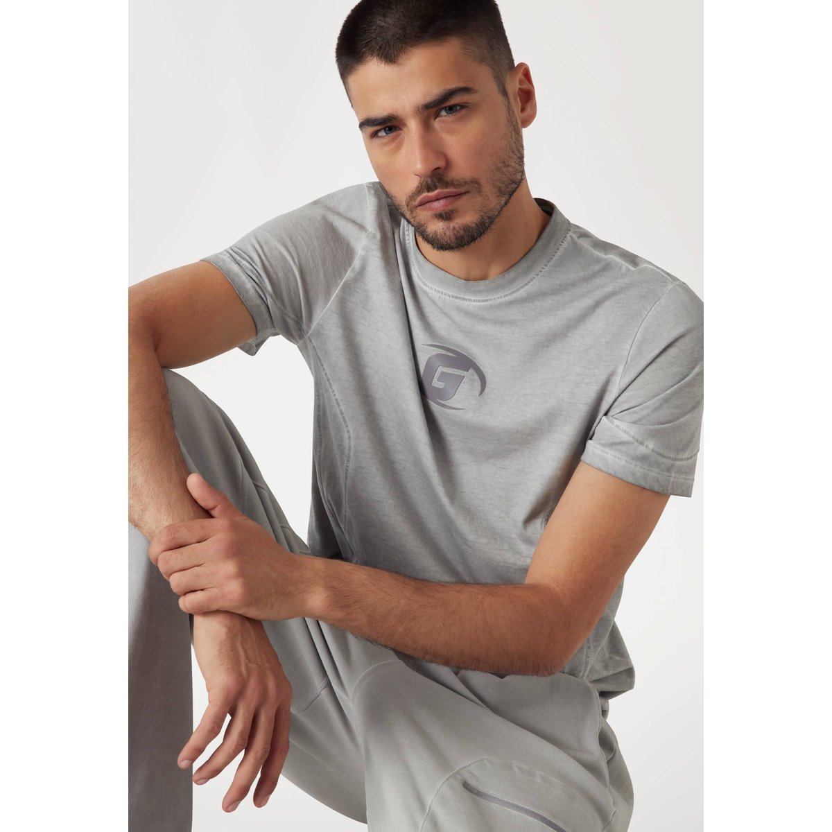T-Shirt Logo Coupe Classique gris clair, GUESS