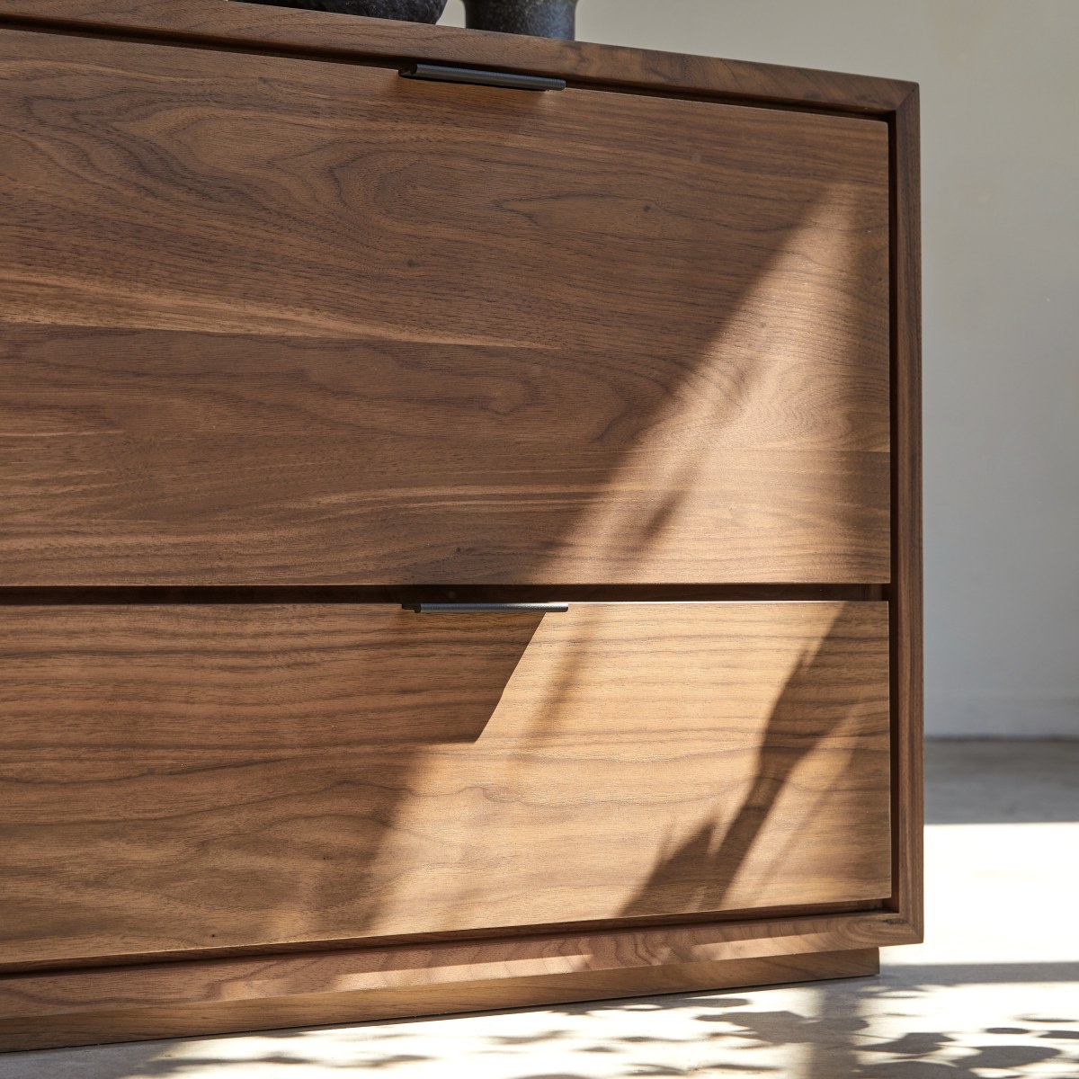 Meuble Hi-FI, TV en Noyer massif, SENSON marron foncé, TIKAMOON