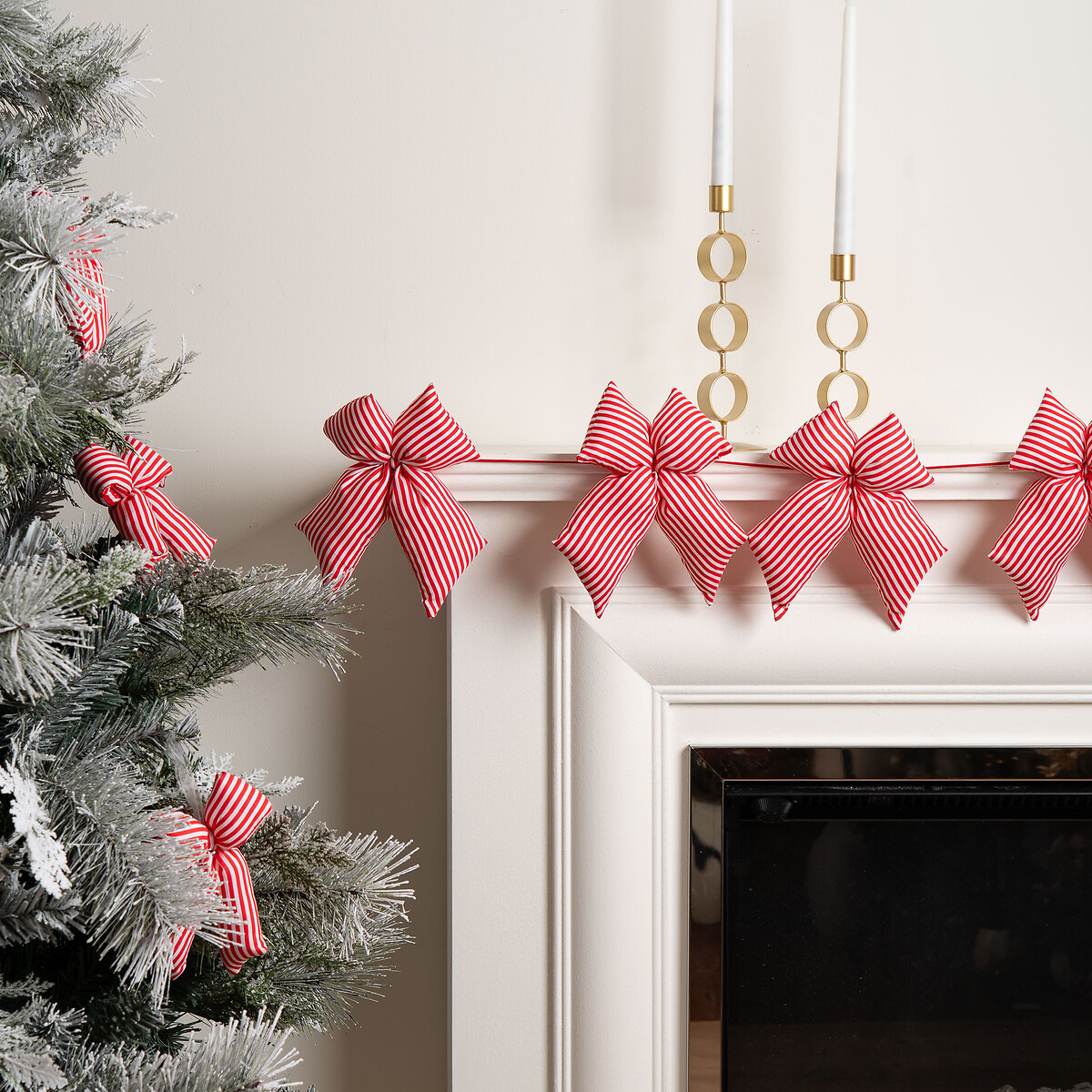 130cm Candy Stripe Padded Bow Garland red, SO'HOME