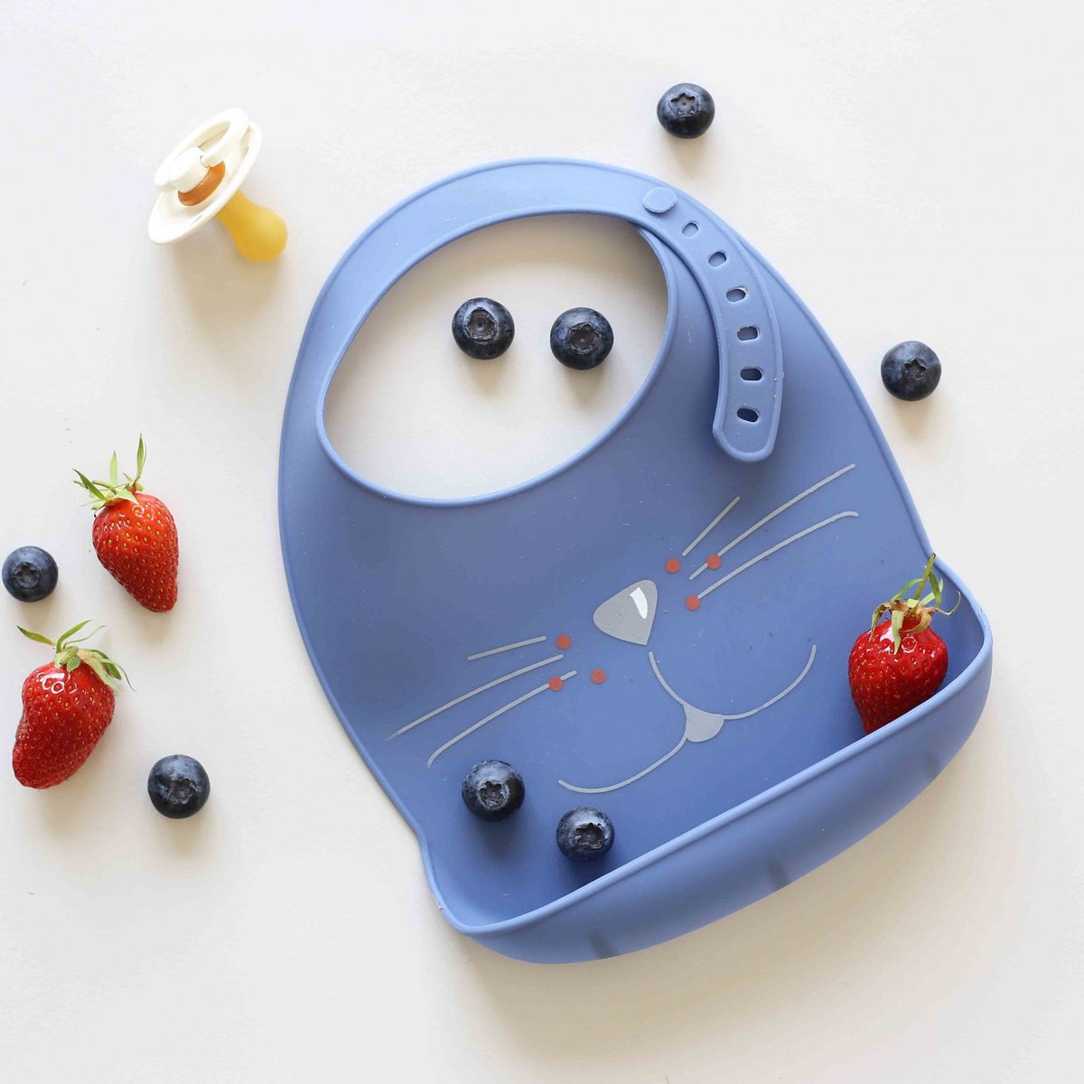 Bavoir silicone avec récupérateur #ece7d8, TROIS KILOS SEPT