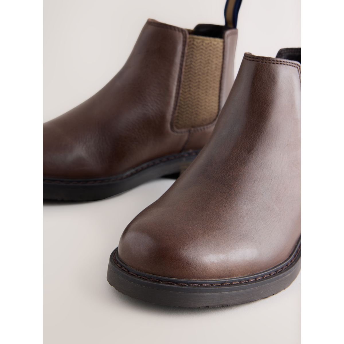 Bottes chelsea en cuir marron chocolat, NEXT