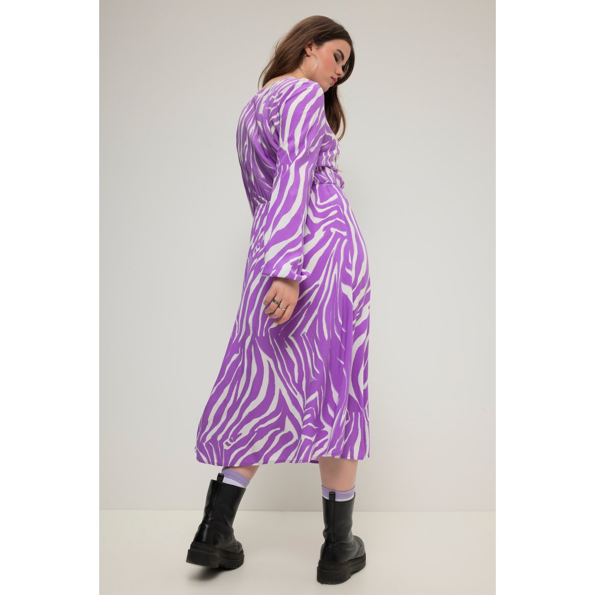 Robe midi trapèze à imprimé zébré. Décolleté lavande, STUDIO UNTOLD