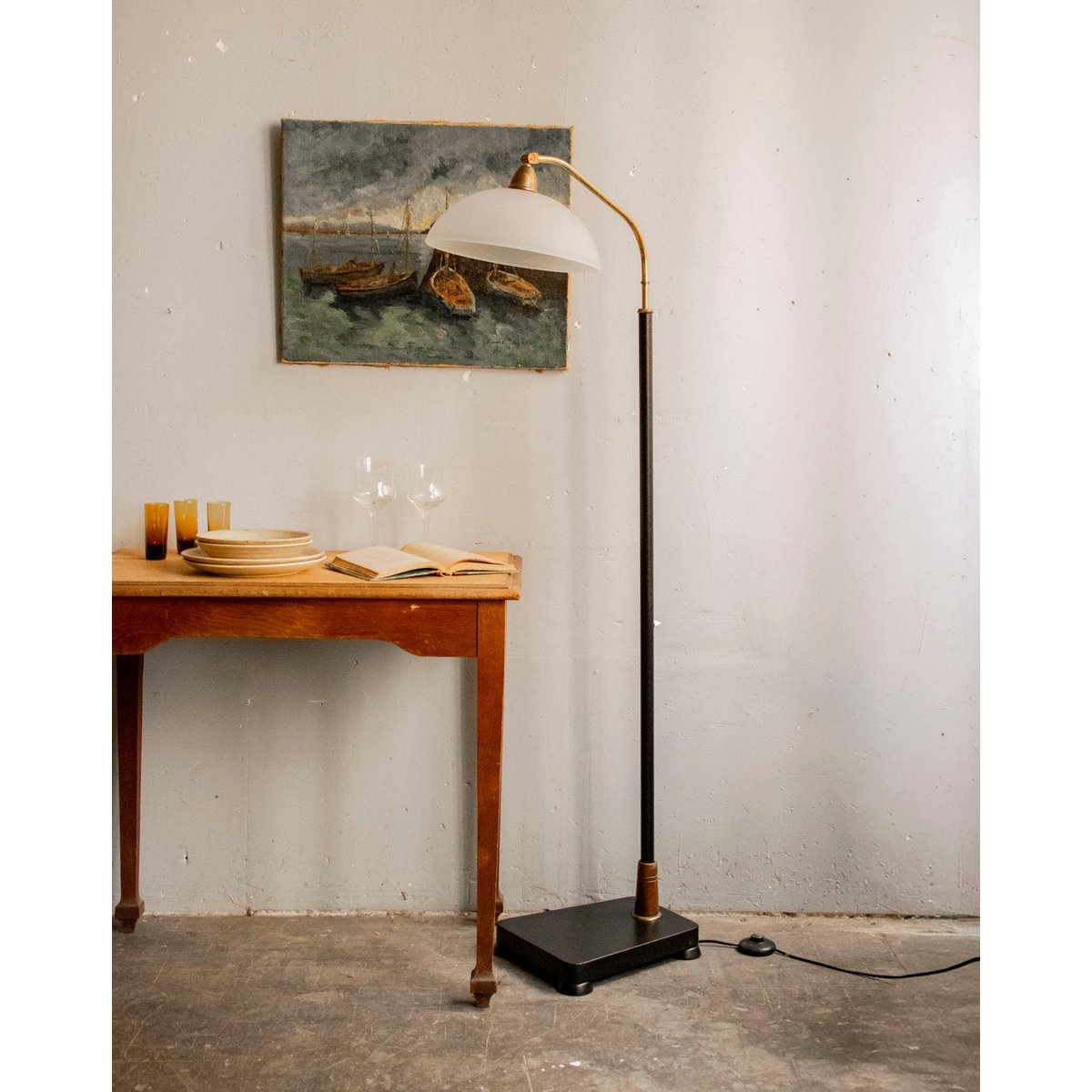 Lampadaire au globe en verre Julien N°372 - Bon état noir, DEBONGOUT