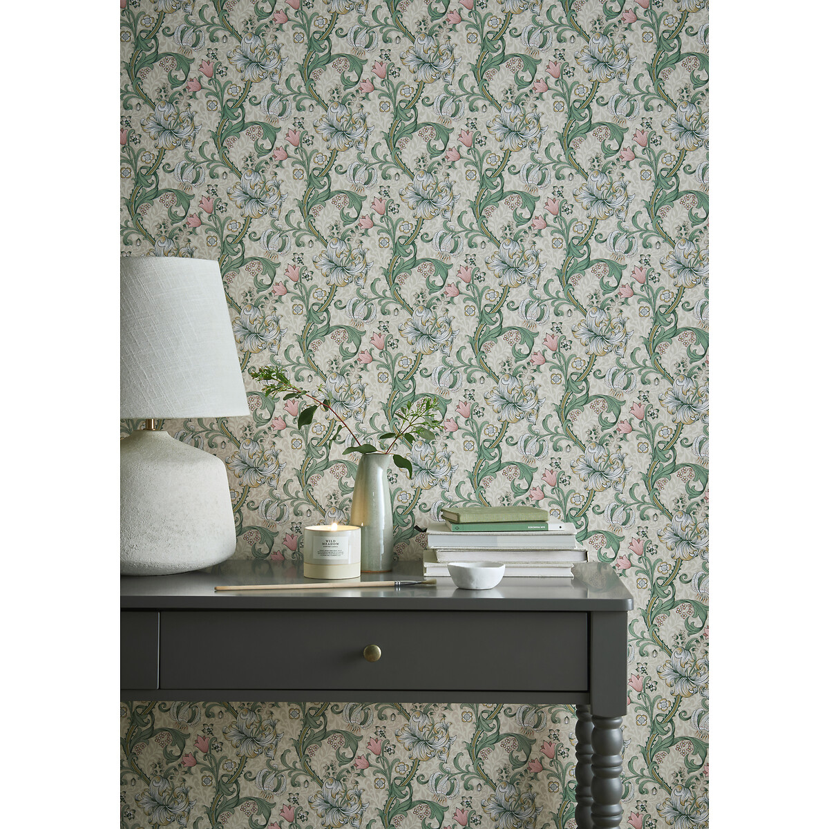 Golden Lily Linen/Blush Wallpaper beige/green, WILLIAM MORRIS BY CLARKE & CLARKE