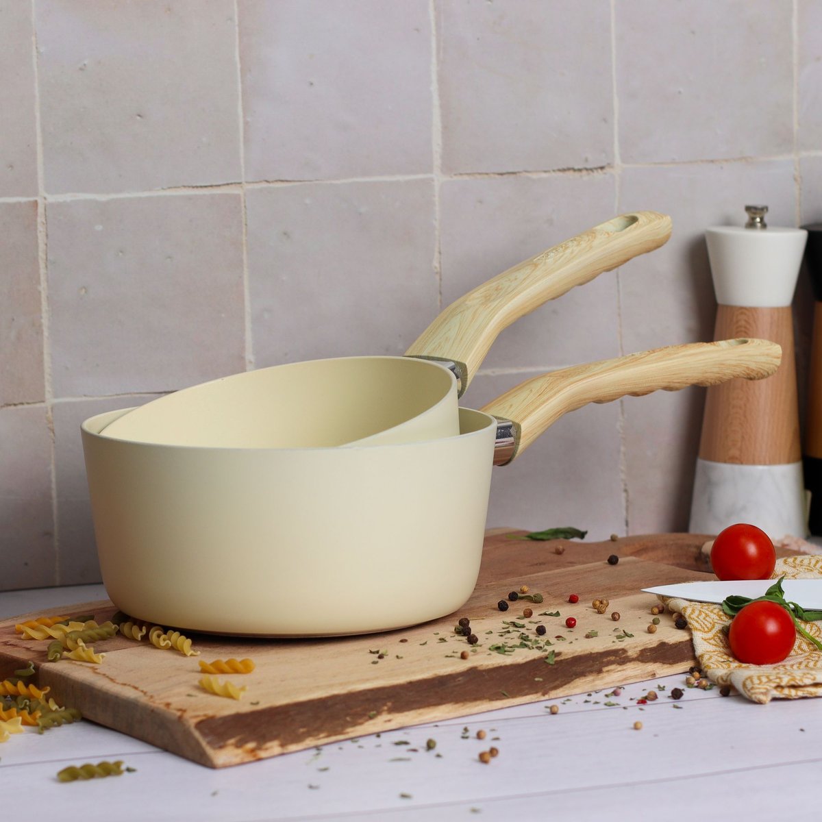 Batterie de cuisine 5 pièces en aluminium, COLORAMA crème, MENASTYL