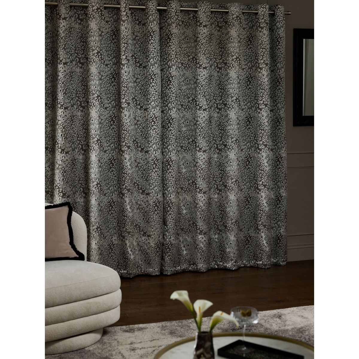 Rideaux doublés en jacquard animal à œillets gris, NEXT