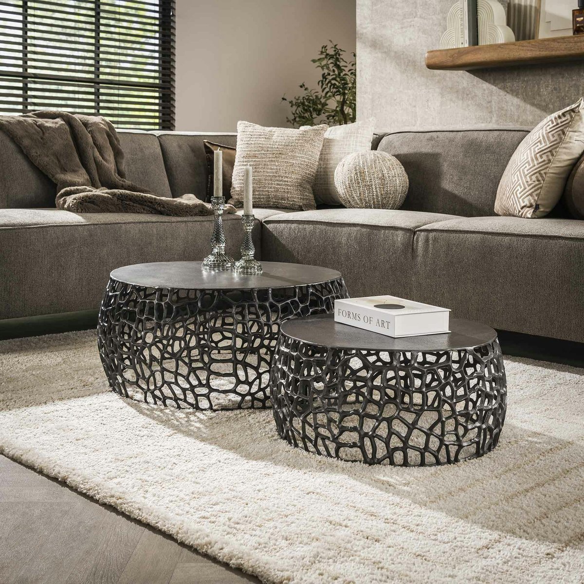 Table basse gigogne ronde style contemporain en métal finition nickel noir motifs ajourés (2 pièces) noir, PIER IMPORT