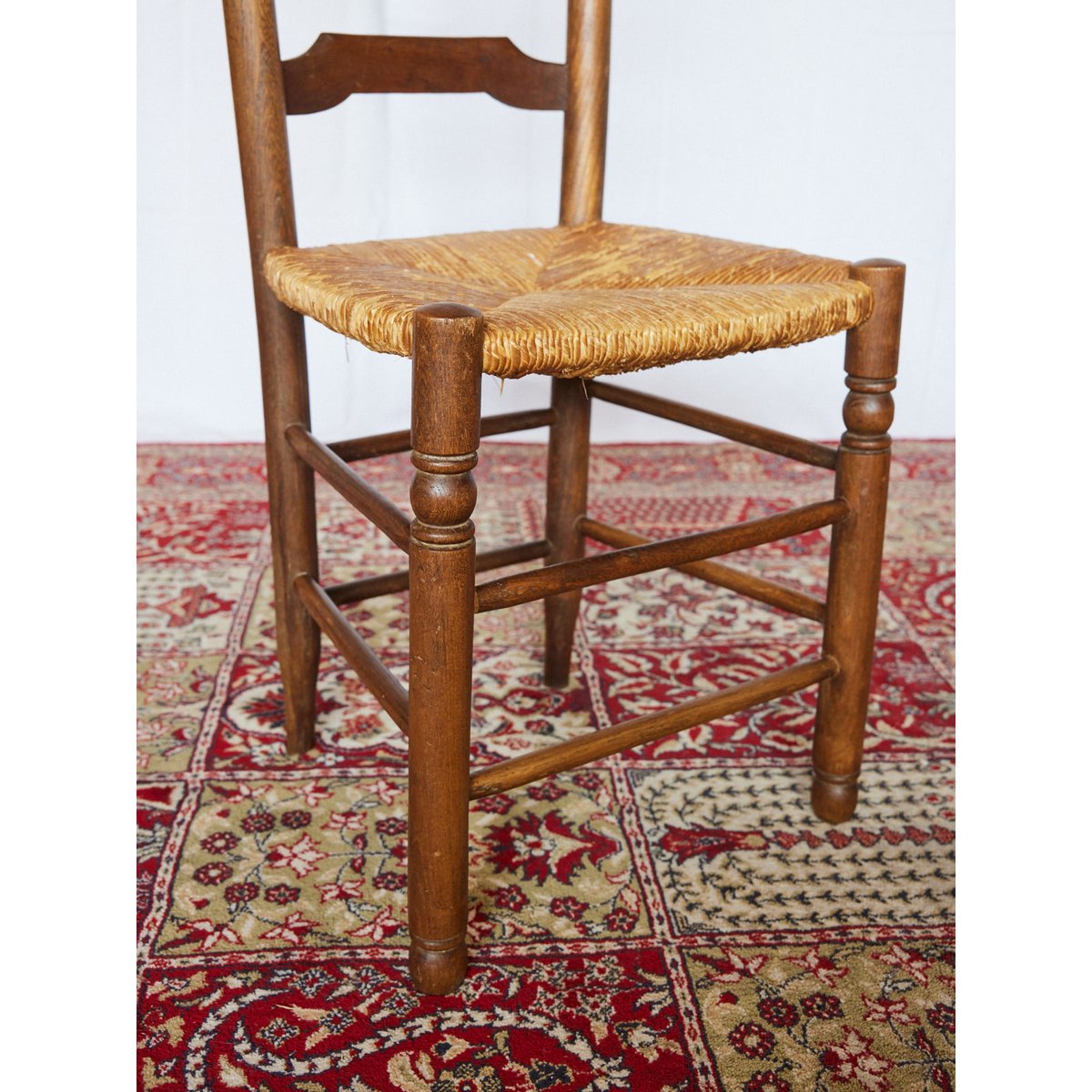 Lot de 4 chaises en paille Claude N°1436 - Bon état bois foncé, DEBONGOUT
