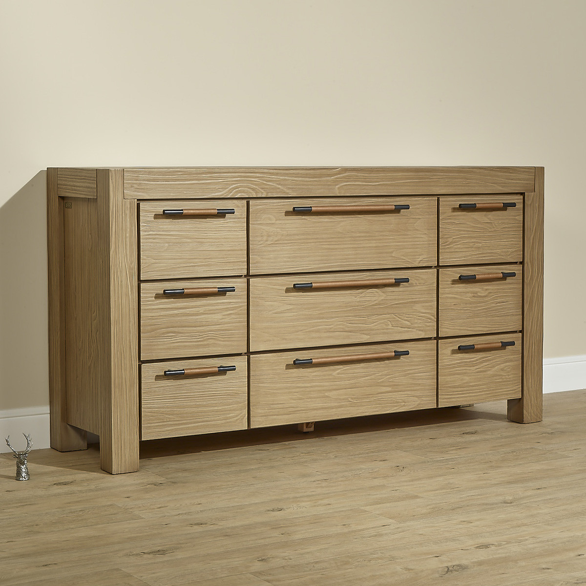 Commode contemporaine en bois massif, 9 tiroirs MEGÈVE marron, ROBIN DES BOIS