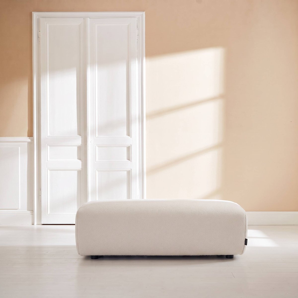 Pouf, repose-pieds pour canapé d'angle 3 places Wallas bouclette WALLAS crème, SWEEEK