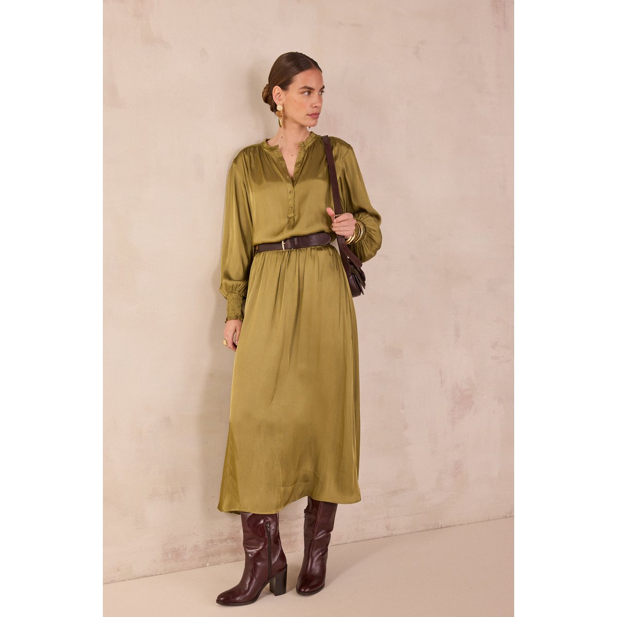 Blouse satinée à manches bouffantes DEESSE sauge, Maison 123