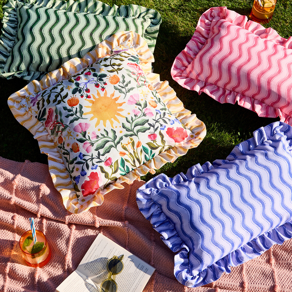 Summer Solstice Wiggly Stripe Outdoor Cushion cobalt, FURN.