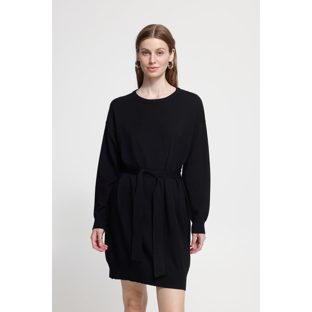 Robe en sweat manches longues, ceinture à nouer, longueur au genou noir, ICHI