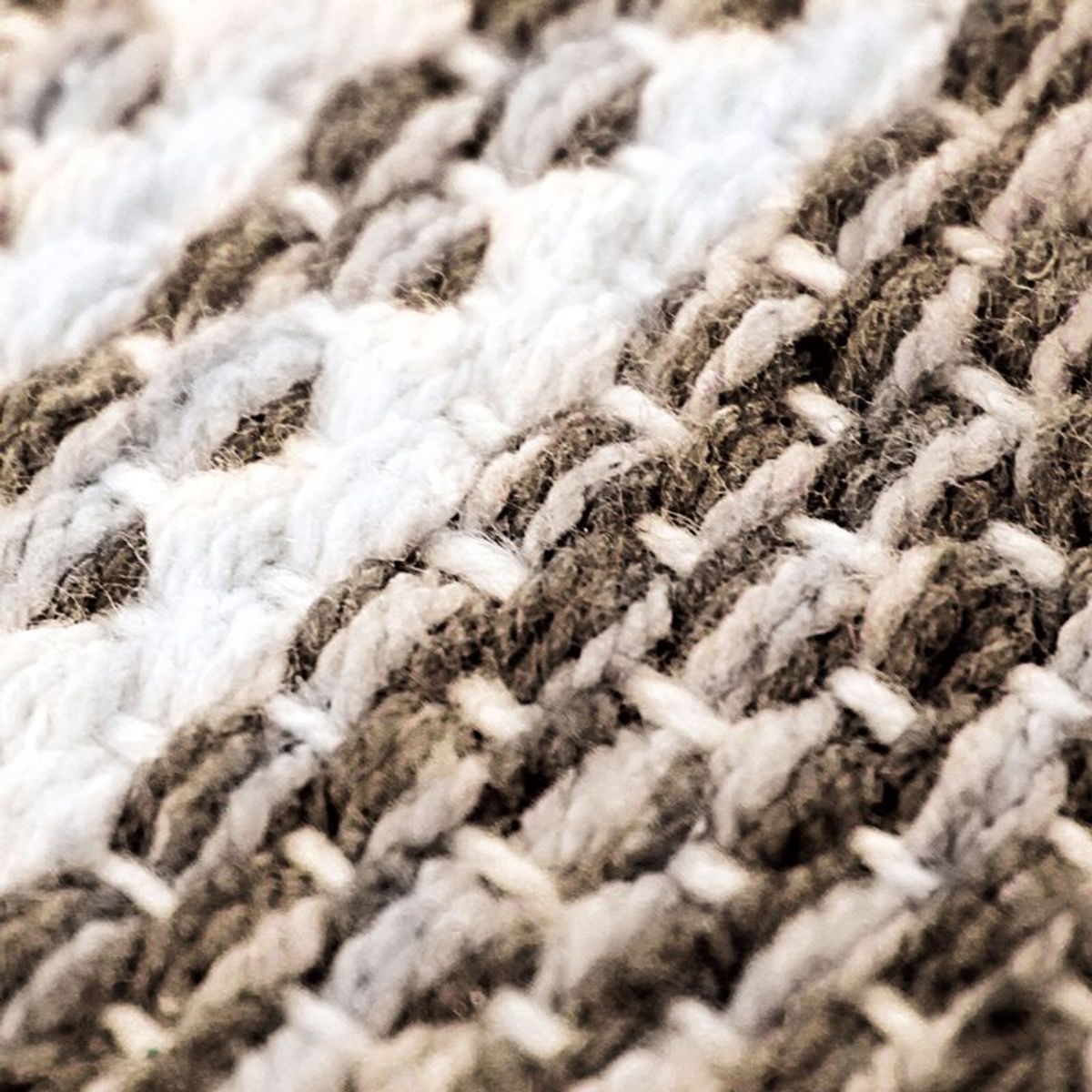 Tapis salon artisanal en coton gris blanc, THE DECO FACTORY