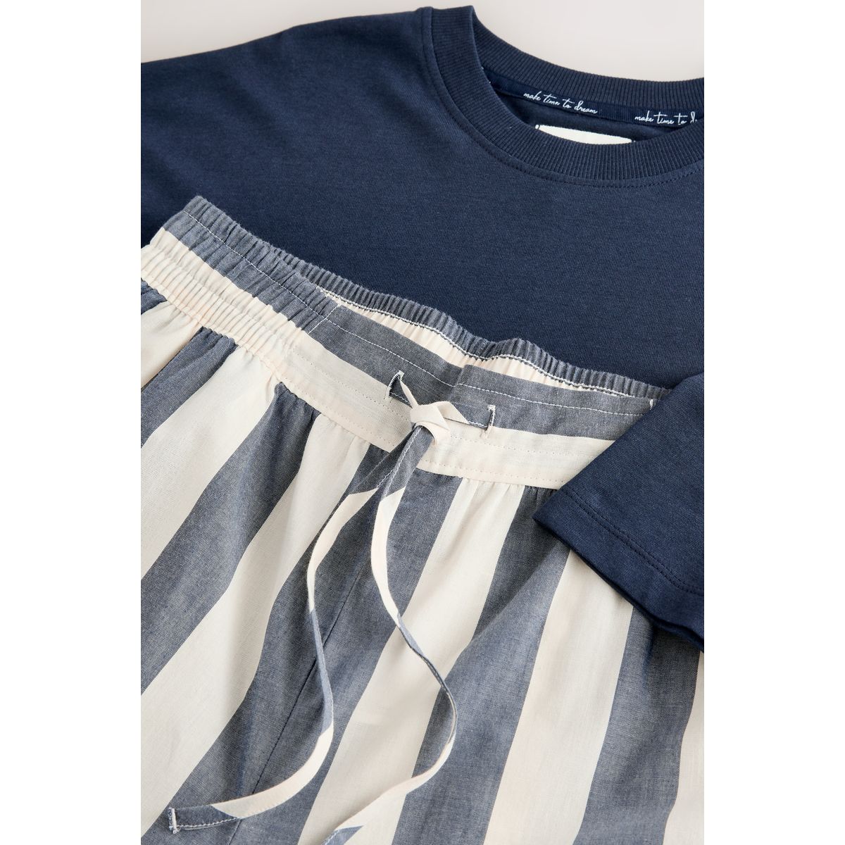 Pyjama en mélange de coton à manches courtes bleu marine rayé, NEXT