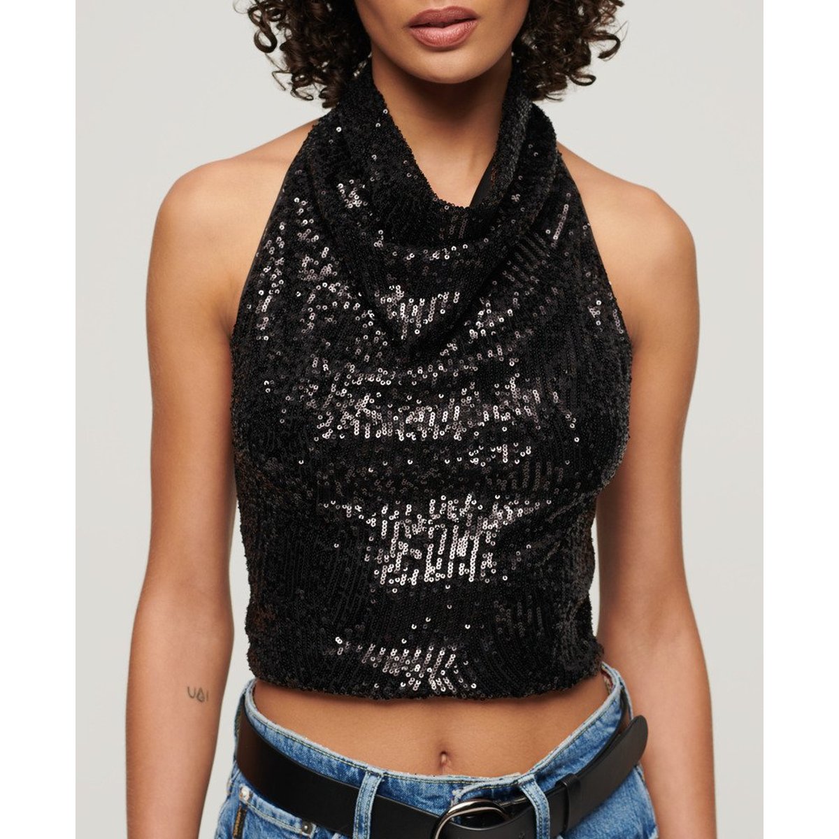 Haut dos nu à sequins et col bénitier noir à sequins angulaires, SUPERDRY