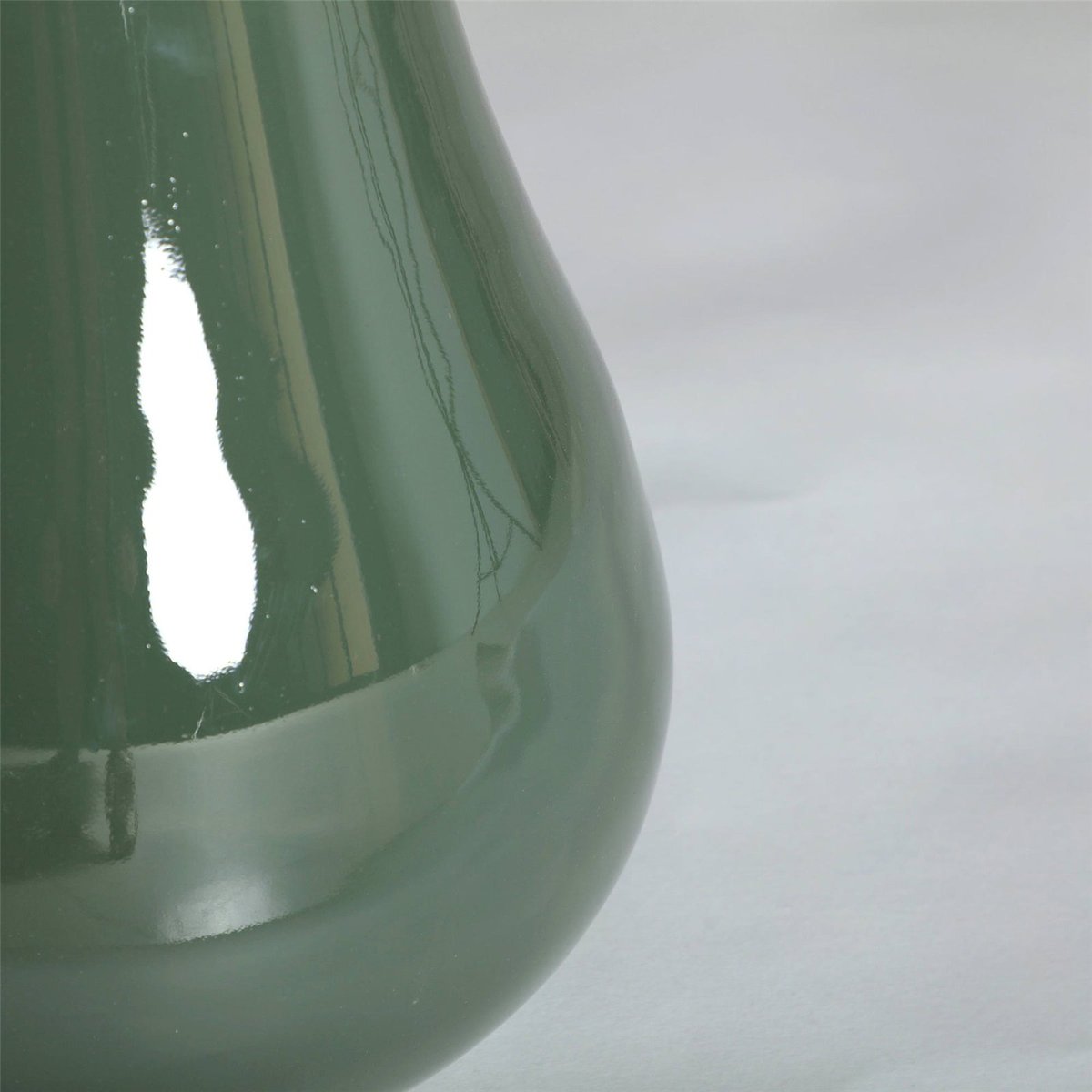 Vase en verre organique de style contemporain vert intense translucide, RECOLLECTION