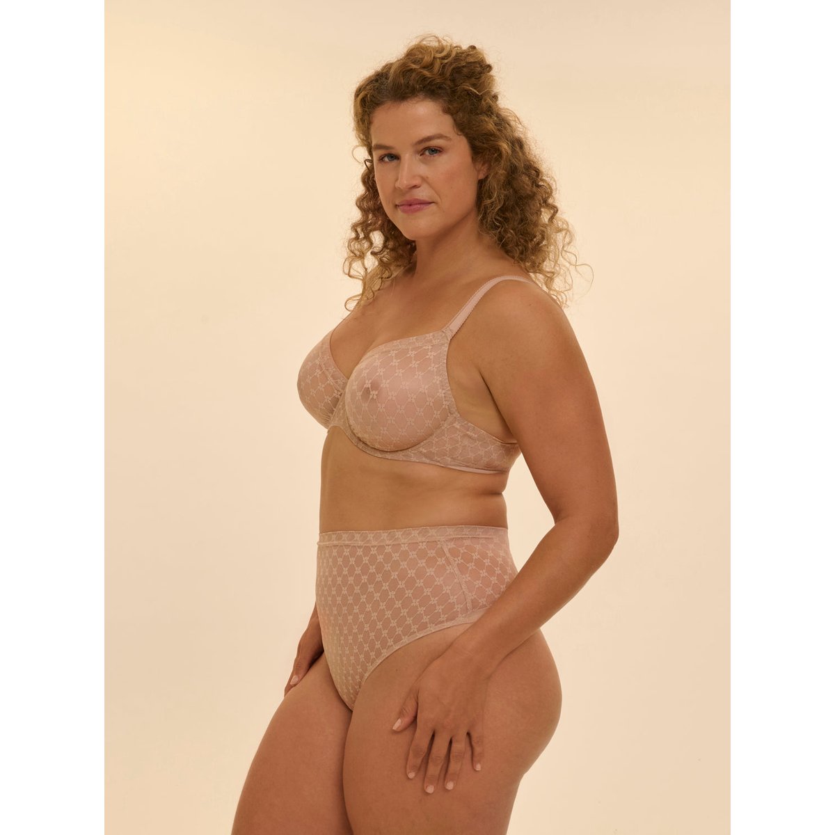 Soutien-gorge avec armatures moulé décolleté plongeant, PLUME nude, SIMONE PERELE