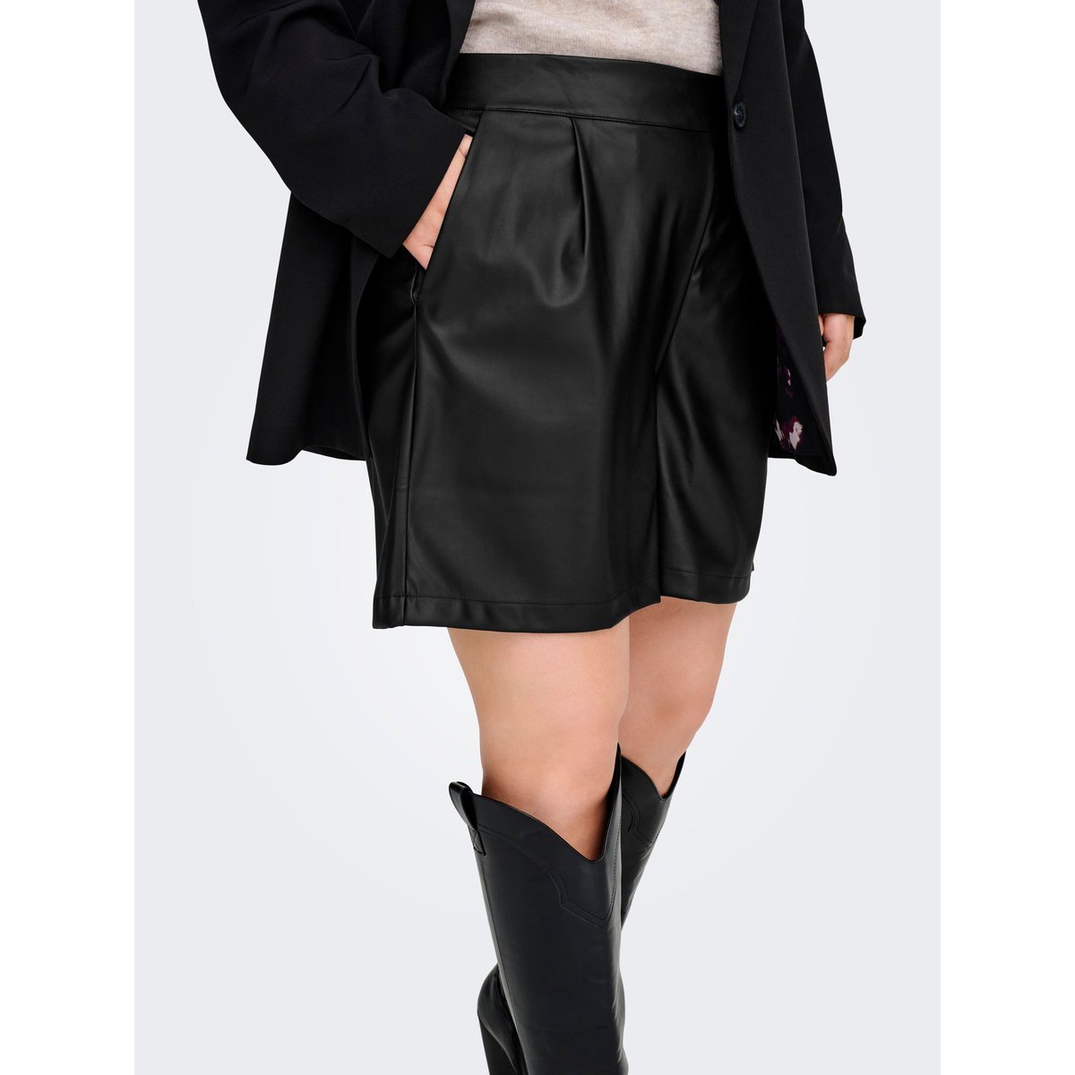Short En Cuir noire - black, ONLY CARMAKOMA