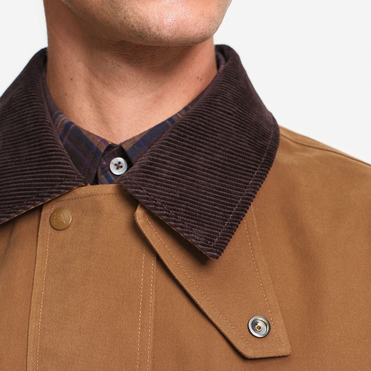 Chaqueta repelente al agua con cuello de pana marrón, AIGLE