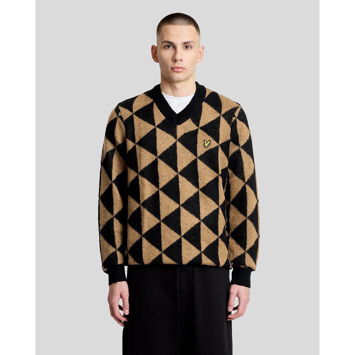 Pull jacquard triangle col V noir jais/ bourbon, LYLE & SCOTT