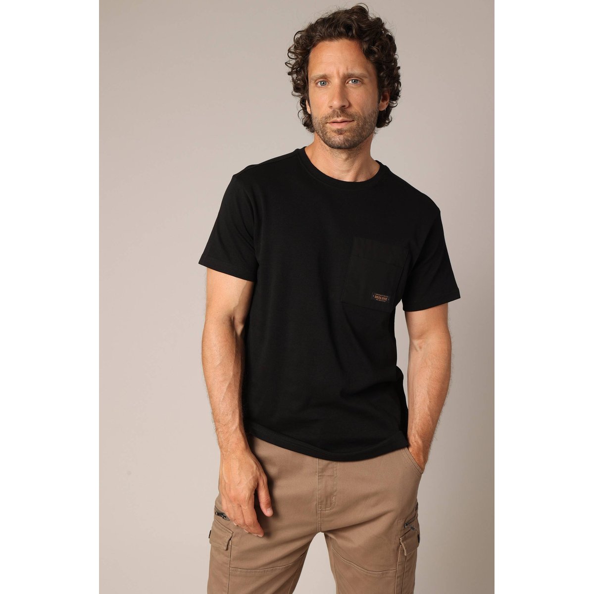 T-shirt décontracté avec poche poitrine contrastée ARION black, DEELUXE