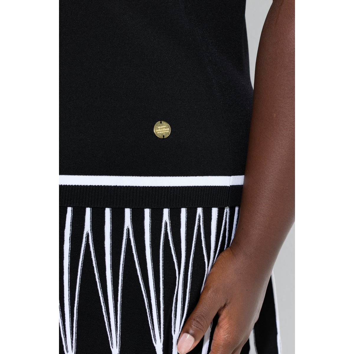 Pull court en fine maille côtelée noir, ULLA POPKEN