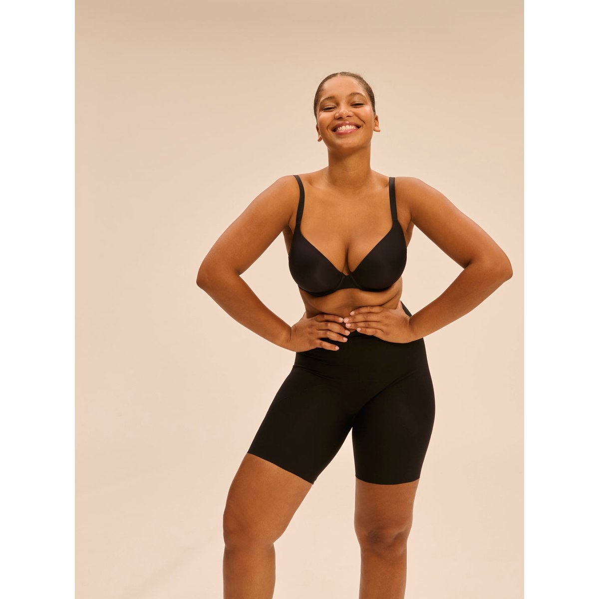Soutien-gorge coque emboitante décolleté plongeant, ESSENTIEL noir, SIMONE PERELE