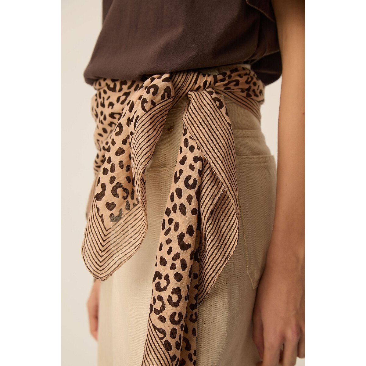 Sciarpa con stampa leopardata, NYMINE terra, DES PETITS HAUTS