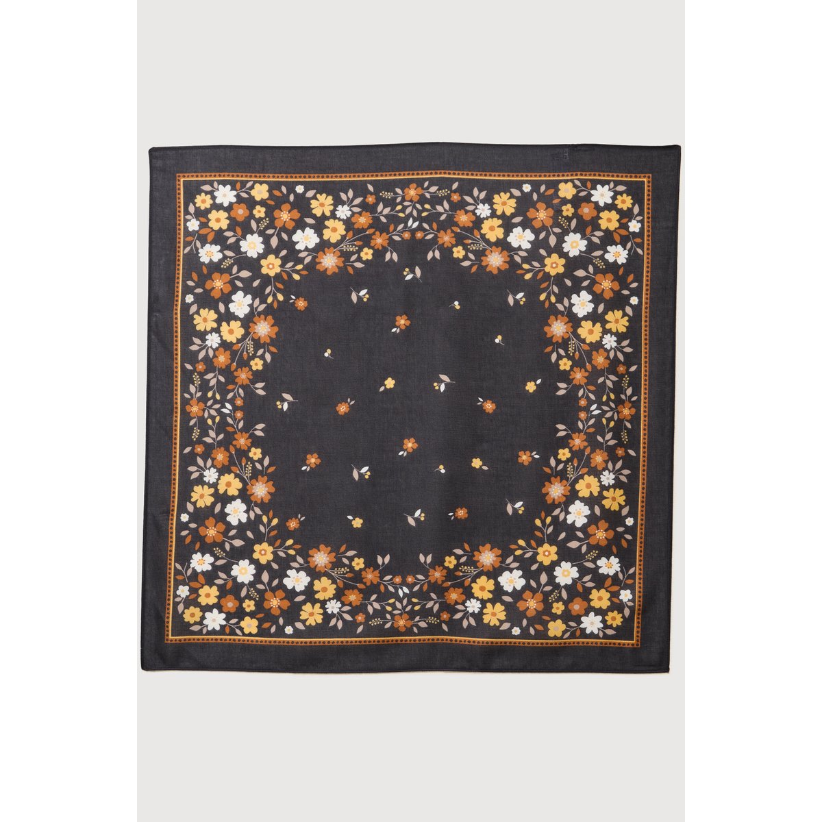 Foulard noir, BONOBO
