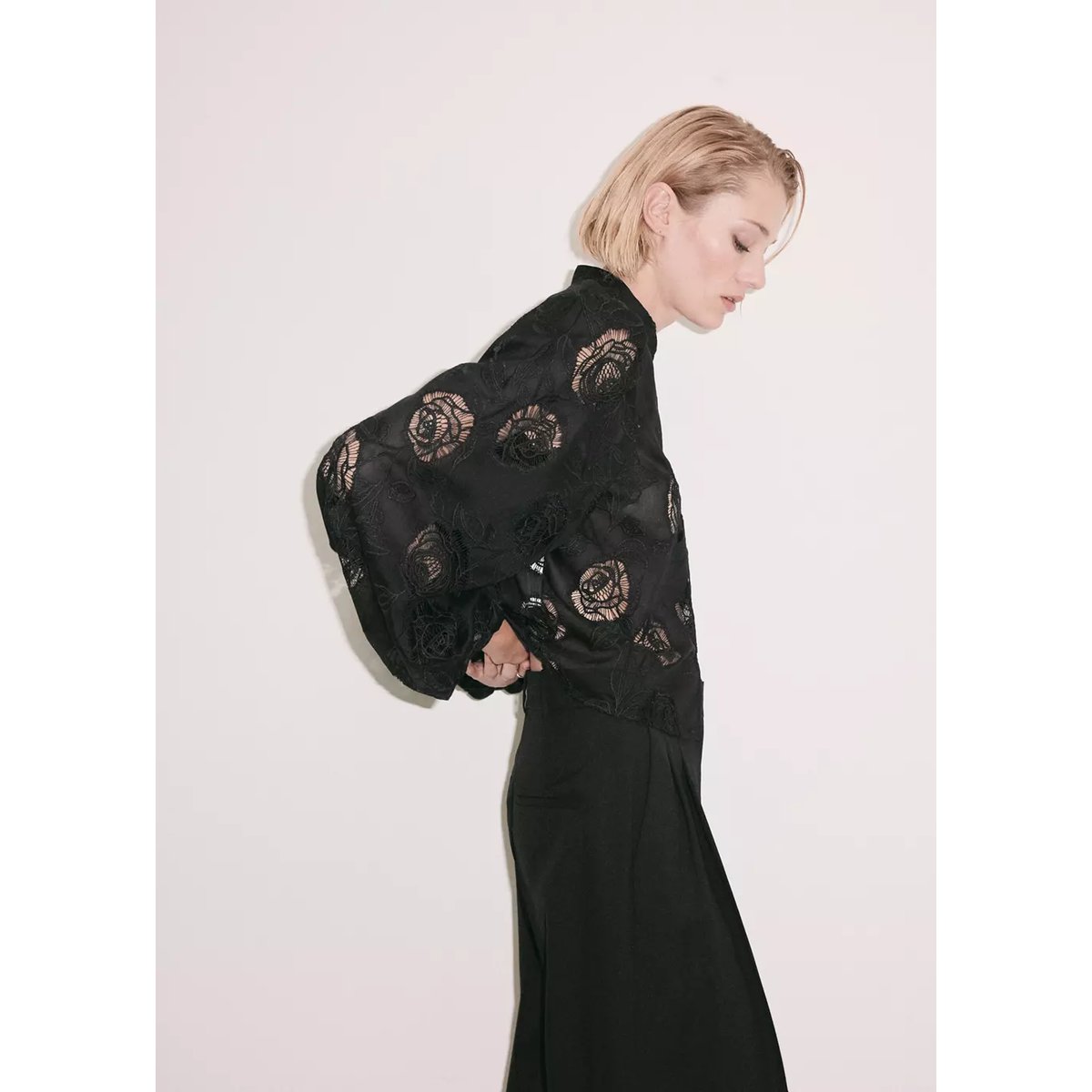 Chemise en lyocell avec broderies ajourées noir, MANGO