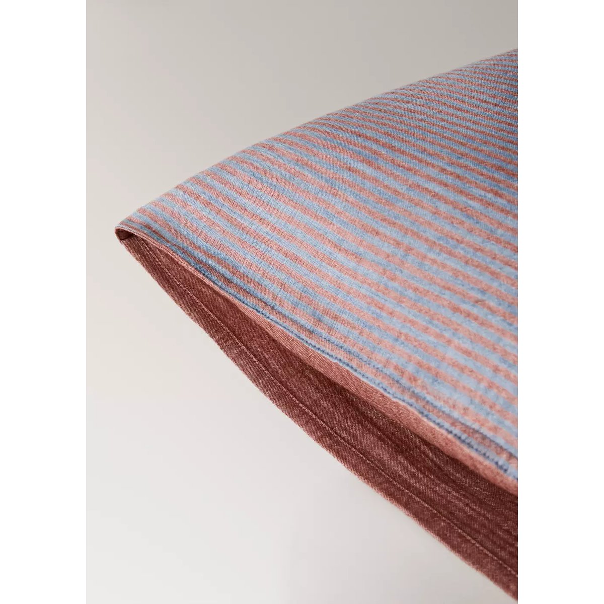 Deux taies d’oreiller coton mousseline à rayures réversibles 60x60 cm rose géranium, MANGO HOME