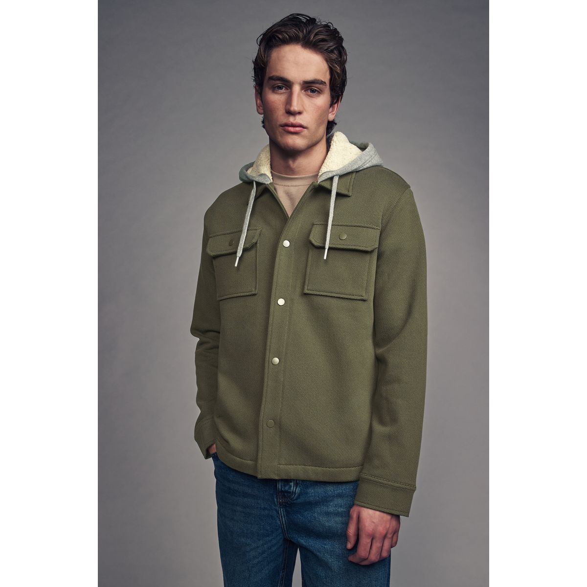 Veste-chemise à capuche en jersey texturé vert kaki, NEXT