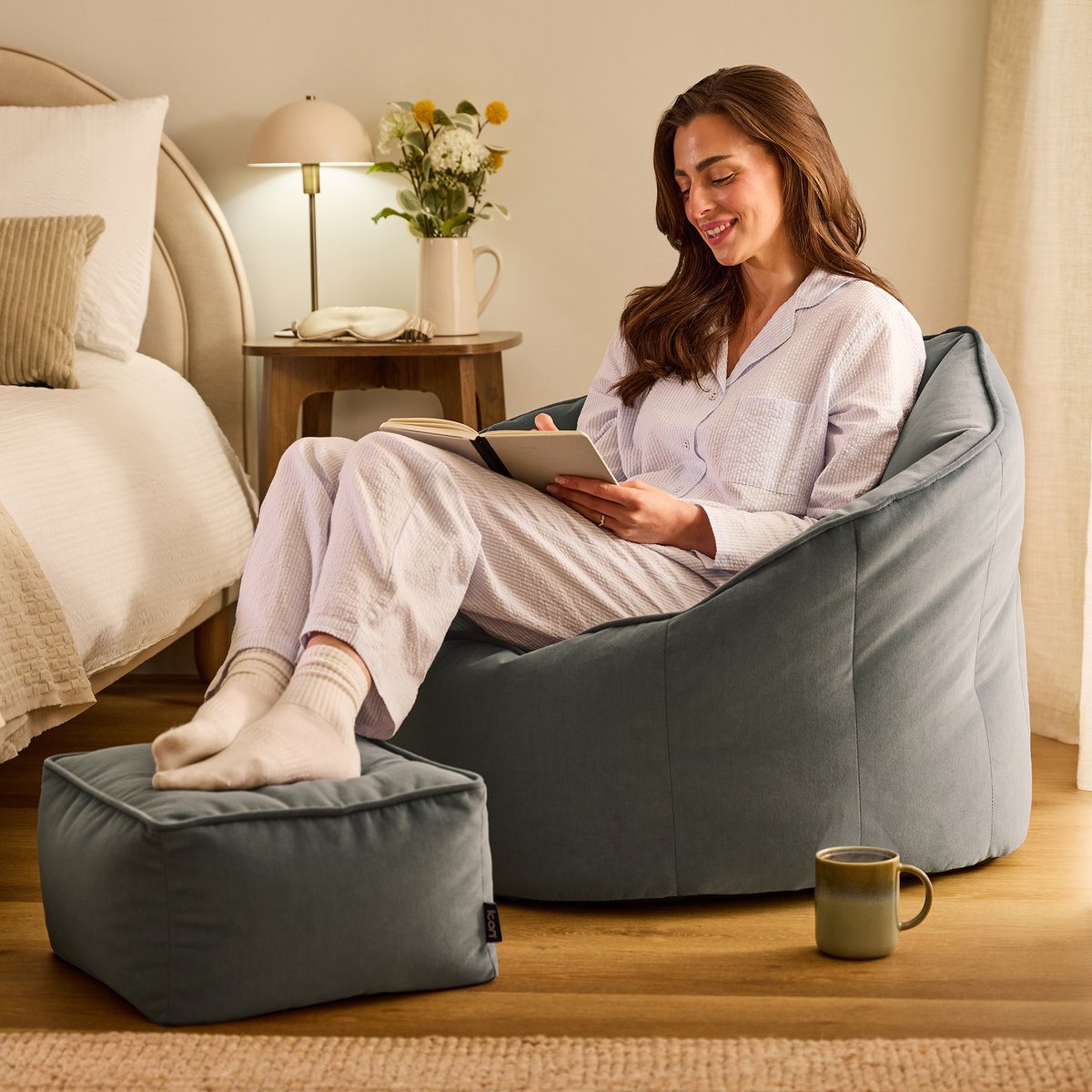 Pouf fauteuil coquillage et son repose-pied carré en velours mat Oeko-Tex® - SIRENA gris anthracite, ICON