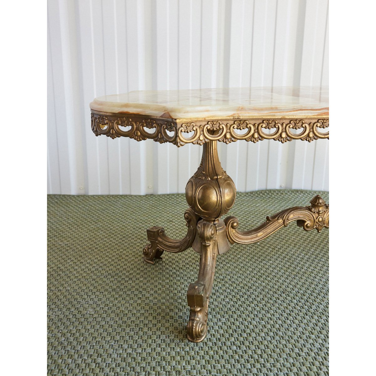 Table basse en marbre Marie-Pierre N°92 - Bon état doré, DEBONGOUT
