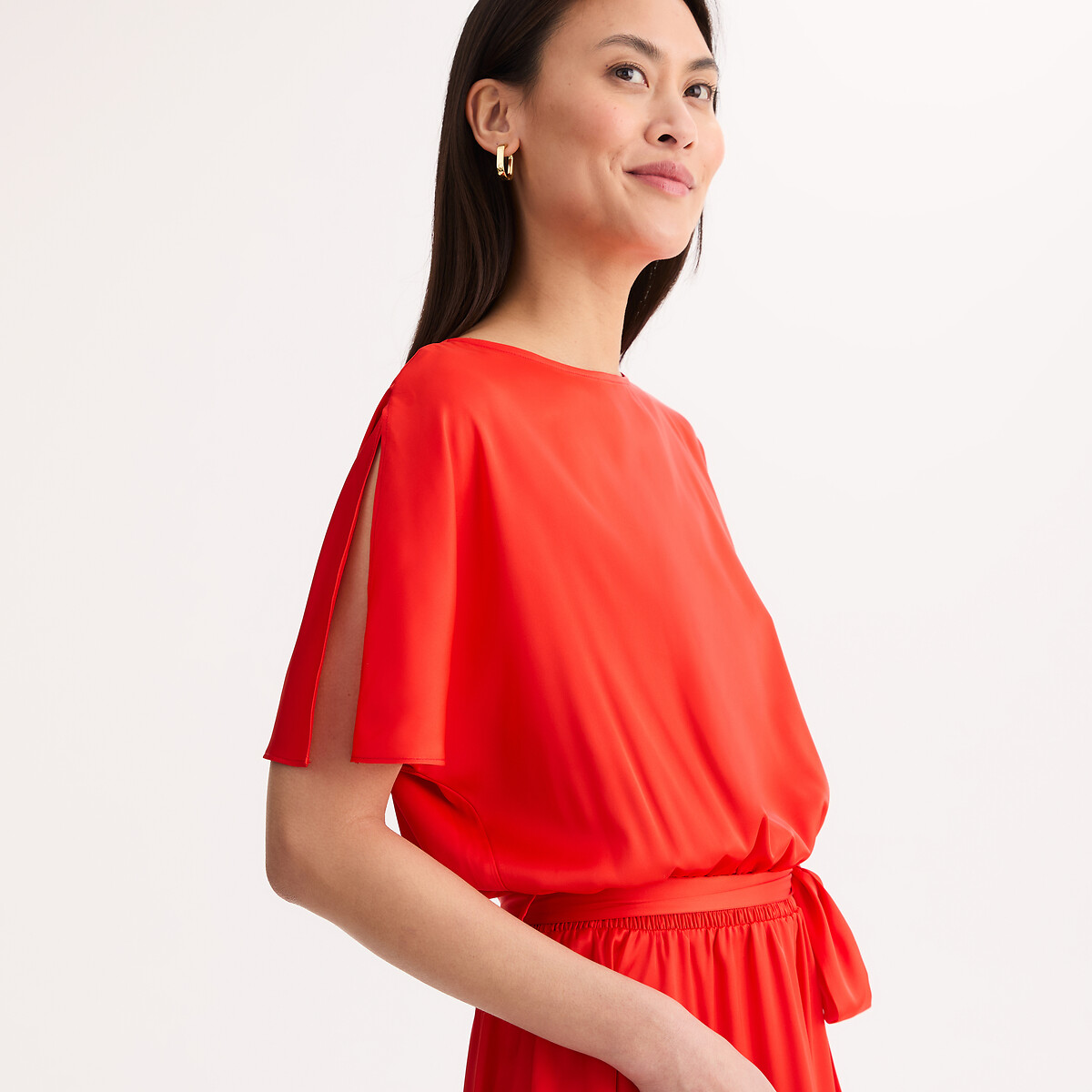 Robe longueur genou manches courtes en satin corail, ANNE WEYBURN