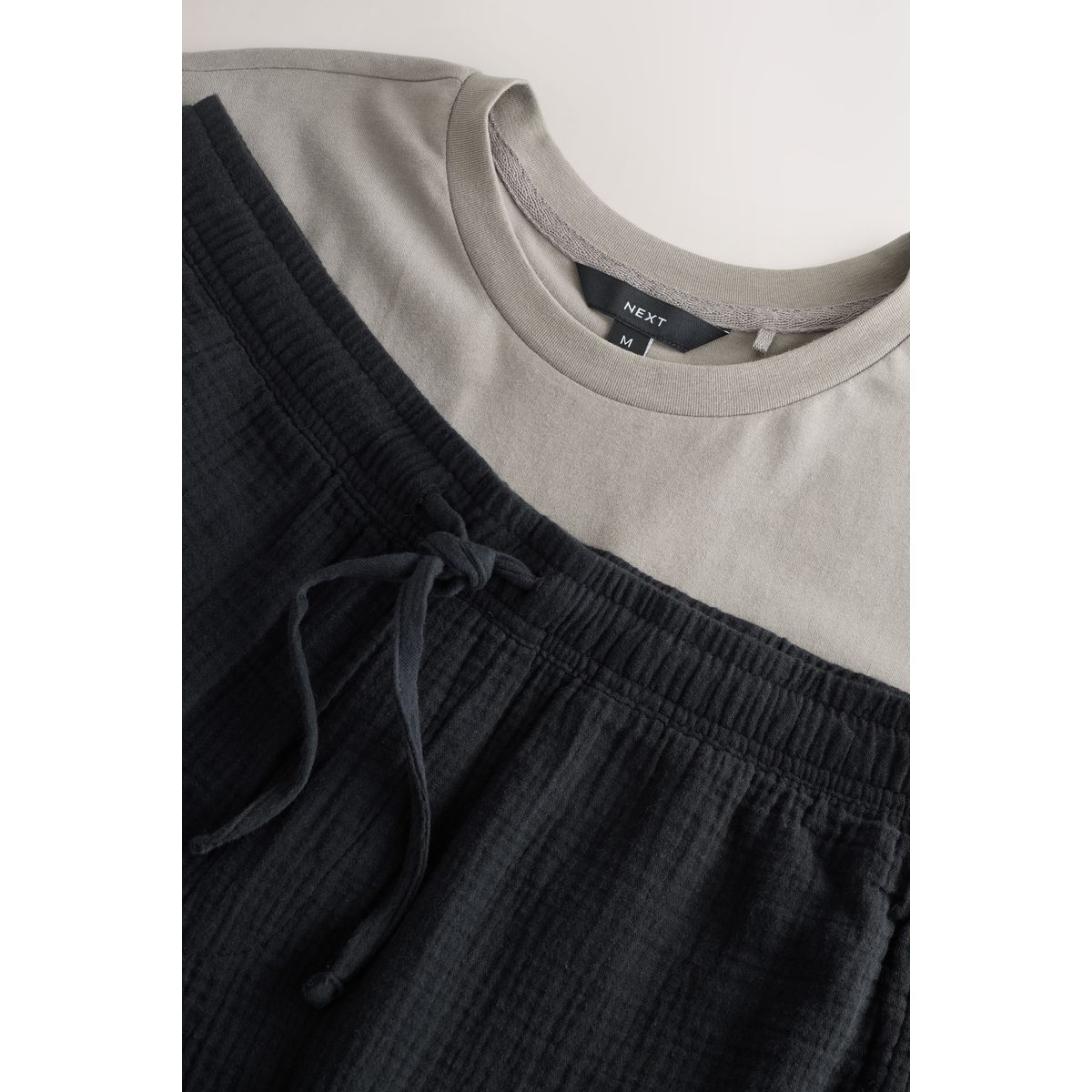 T-shirt + short en mousseline texturée noir/marron neutre, NEXT