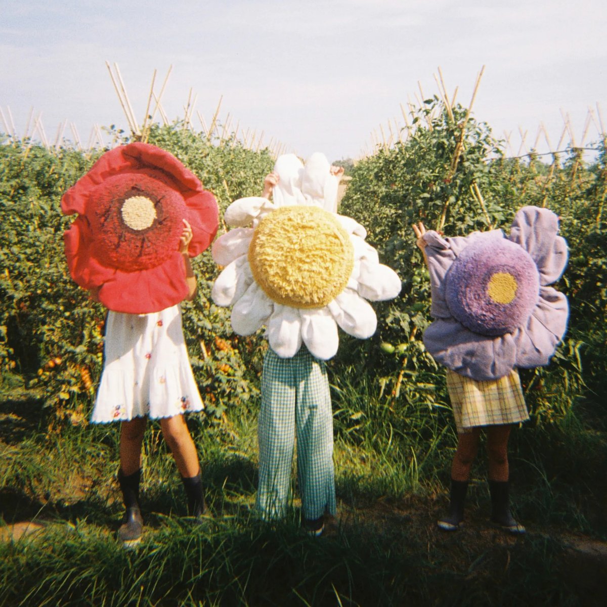 Coussin de sol Marguerite PETALS & PALS miel foncé, moutarde, naturel, ivoire, olive, LORENA CANALS