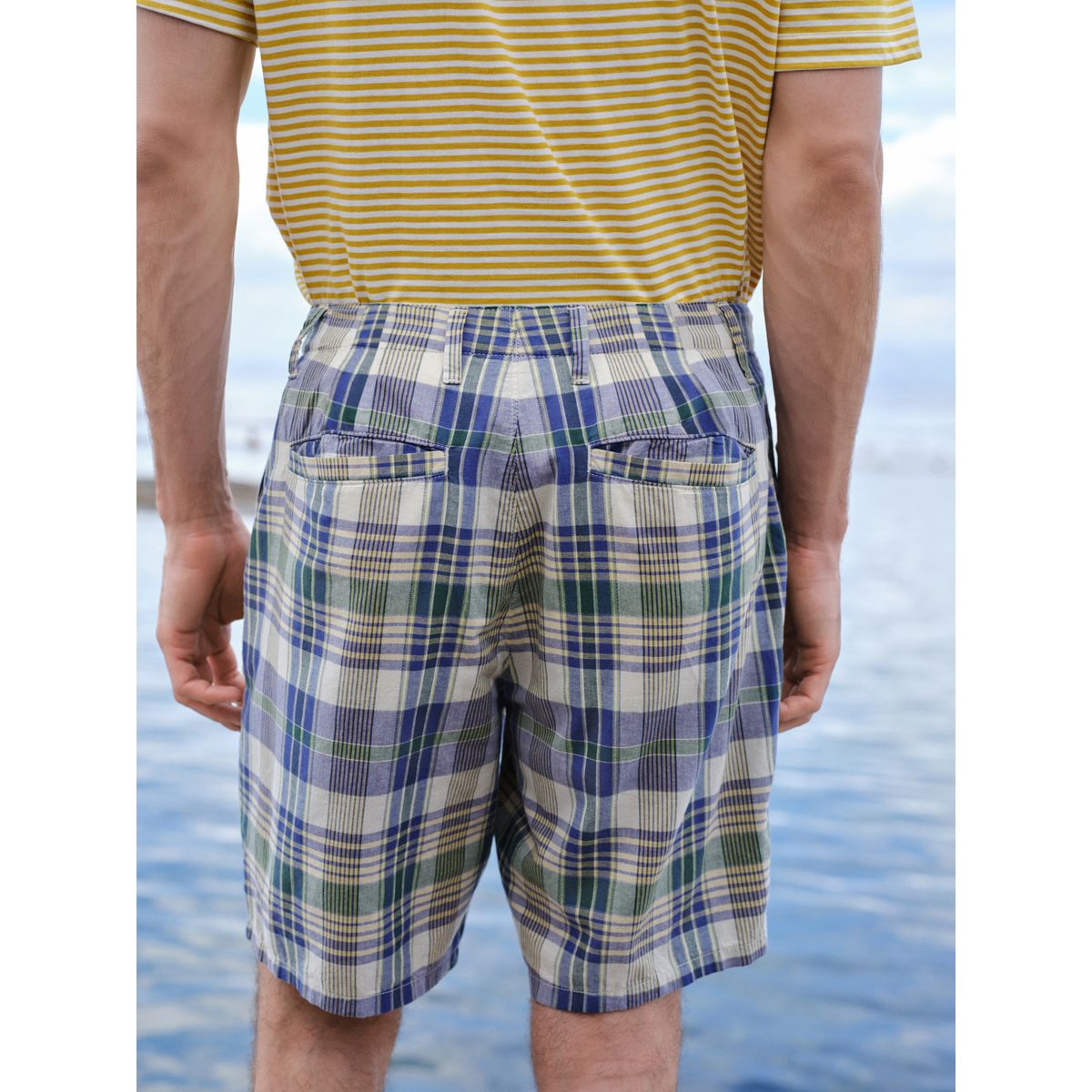 Short chino en coton à carreaux madras ivoire/bleu, NEXT