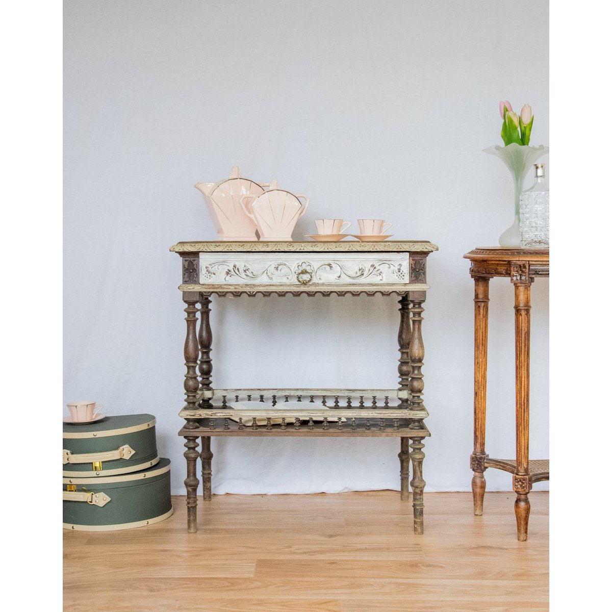 Table d'appoint en bois Francine N°612 - Bon état bois foncé, DEBONGOUT
